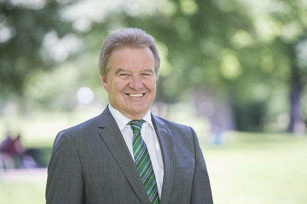 Franz Untersteller, MdL © KD Busch MIN_offizielles_Portraitbild_300dpi_KDB7455_Quelle KD Busch_k.jpg